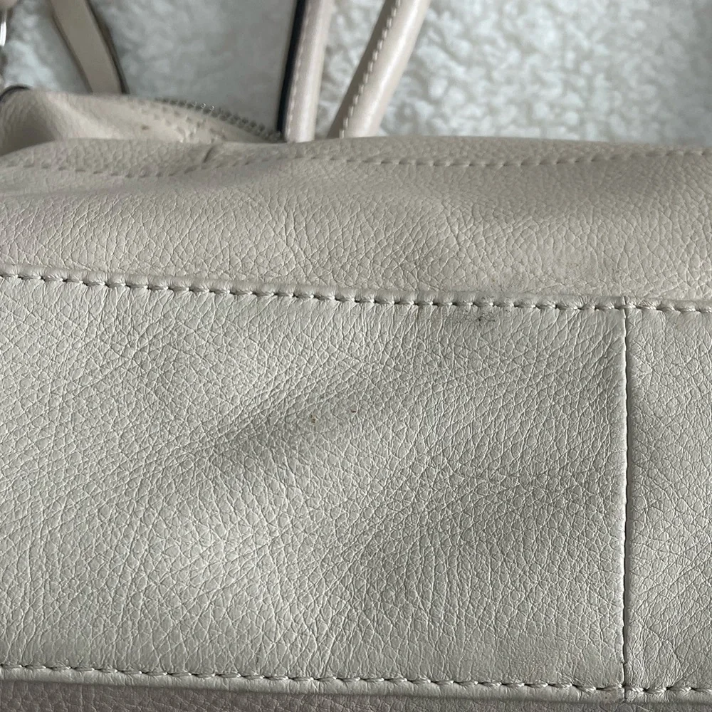 LC: ⭐️HP⭐️ B. Makowsky Leather White Cream Purse with Animal Print Inside - Picture 13 of 15